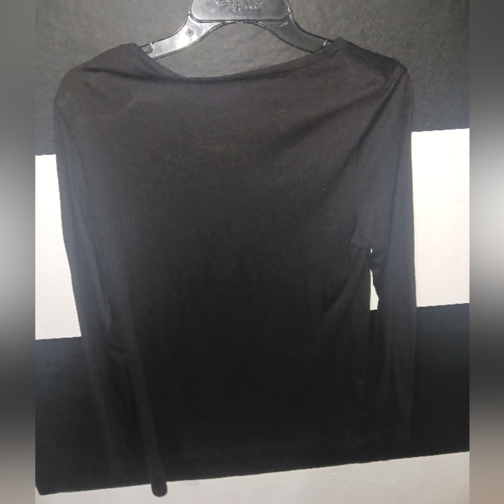 No Boundaries Women basic black round neck long sleeve tee - Picture 5 of 9